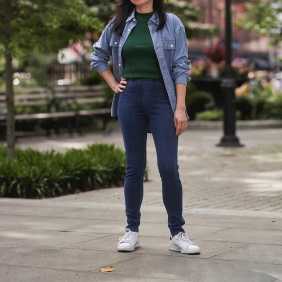 UNIQLO Skinny High‎ Rise Ultra Stretch Jeans, Medium Wash - Size 4 - Picture 2 of 7